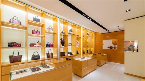 louis vuitton outlet roma|buying louis vuitton in italy.